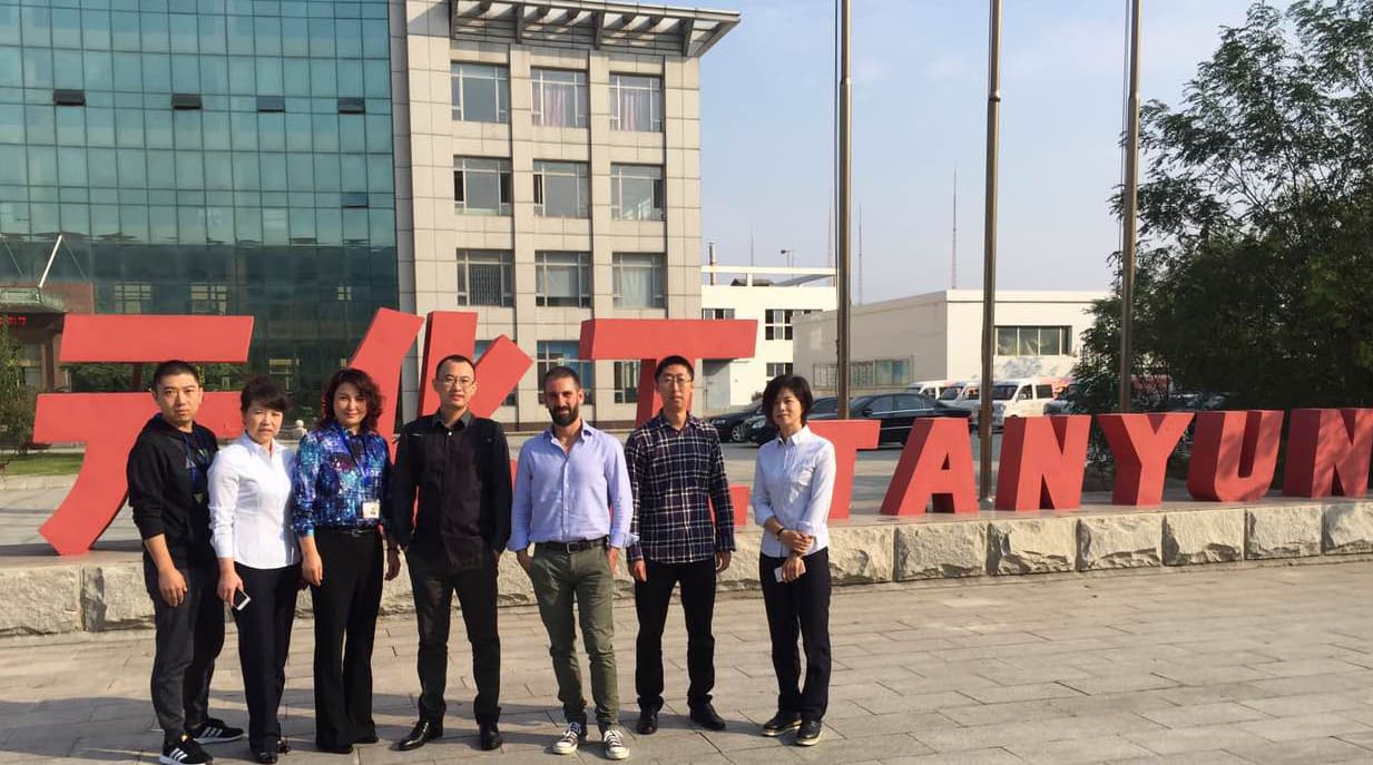 意大利客户对天元化研所10-羟基癸酸产品进行全方位考察