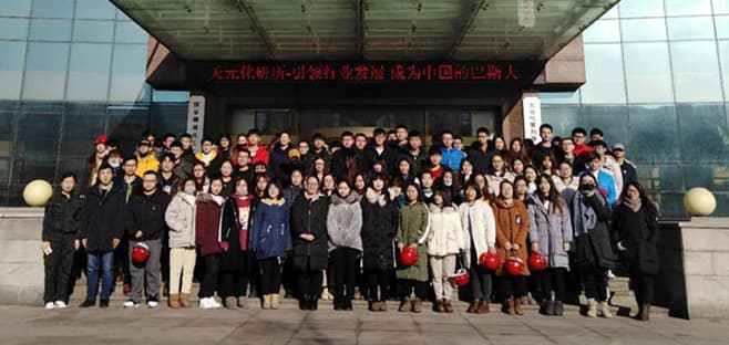 营口理工学院百余名师生,参观天元科技集团营口基地 营口理工学院百余名师生,参观天元科技集团营口基地