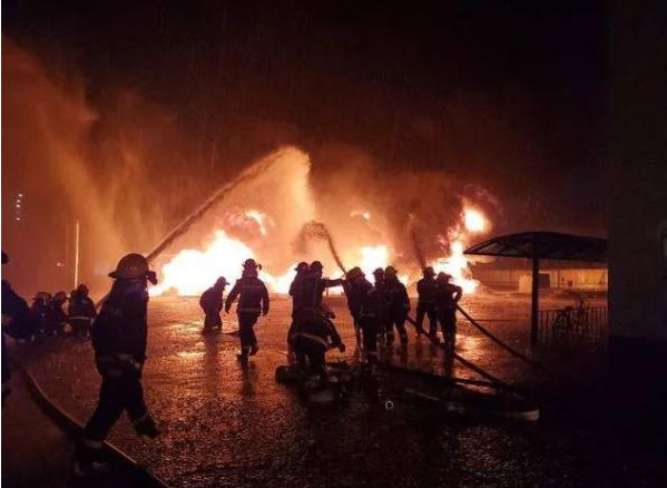 抚顺石油三厂起火,原因让人万万想不到!