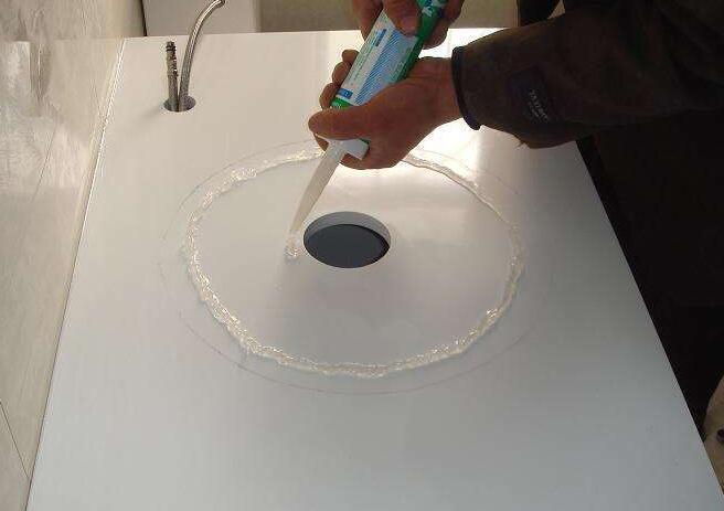 玻璃胶和密封胶哪个好